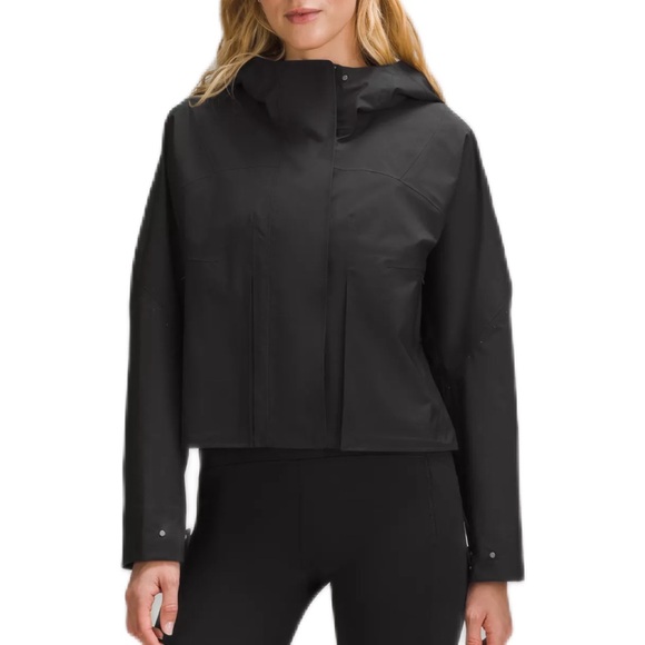 lululemon athletica Jackets & Blazers - LULULEMON ATHLETICA Women’s Rain Chaser Jacket